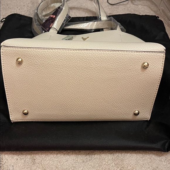 Elegant Cream Tote Bag - Picture 6 of 11